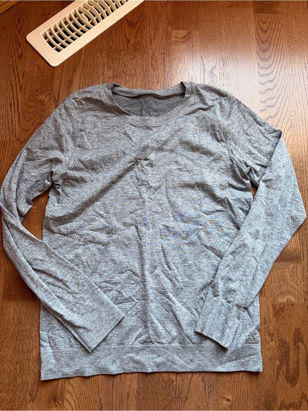 Lululemon relaxed swiftly tech long sleeve size 6 GUC